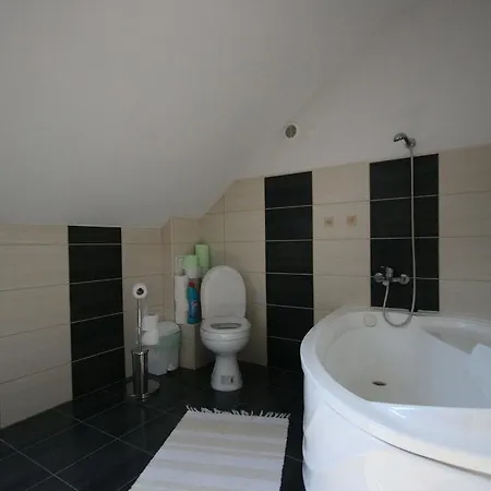 Pokoje Goscinne U Krysi Quarto em Acomodações Particulares